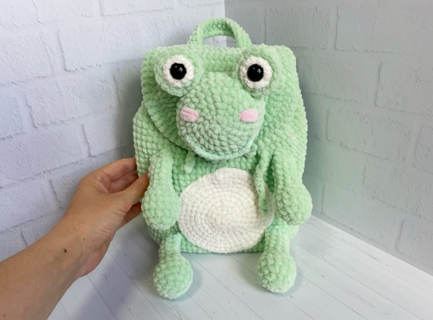 Frog Plush Backpack - crochetpattern