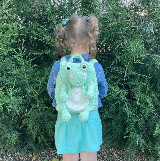 Frog Plush Backpack - crochetpattern