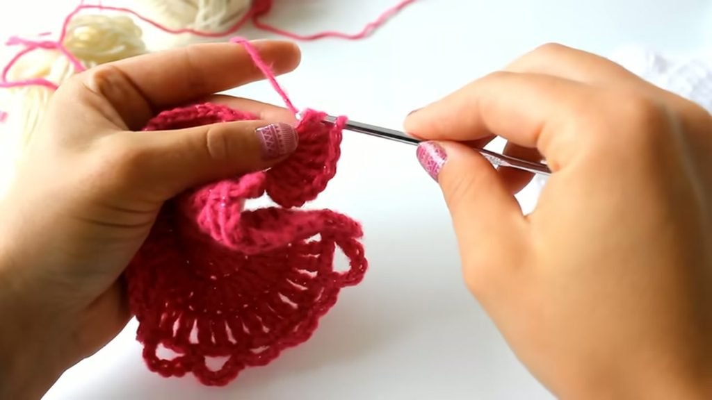 crochet-virus-blanket-fan-round